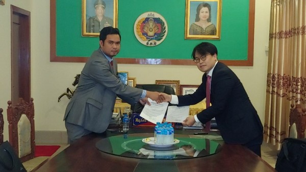 (주)아이티투에스와 캄보디아 공공기관 산하 CHAKRAVAL KAKMONEAKUM LCT 업체 간 양해각서를 체결하다..jpeg