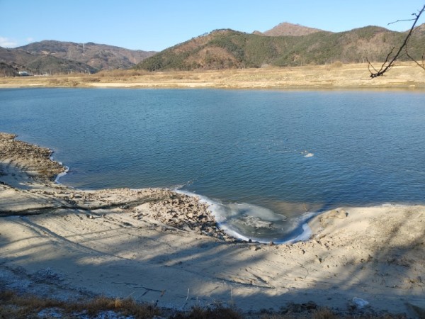 0112_달성군 농민들 ‘합천·창녕보 개방 즉시 중단 촉구’_도동양수장 하상노출 및 제방둔치 침식우려.jpg